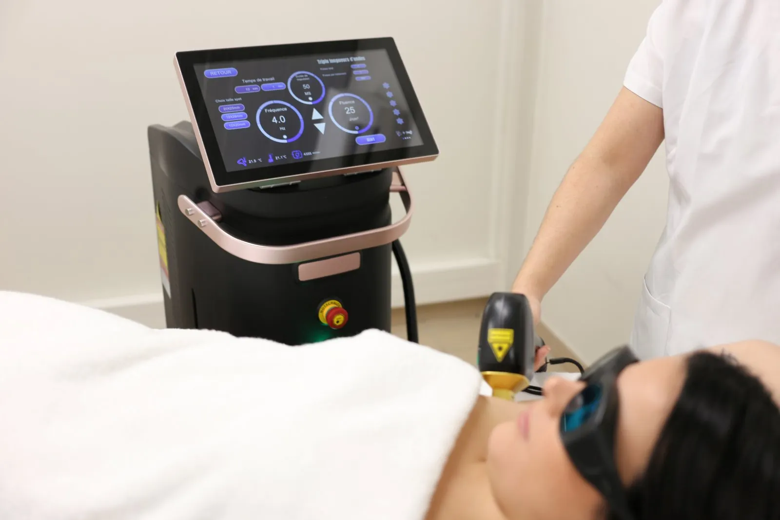 Laser médical Néolight — équipement utilisé chez Slimlee Light Technology